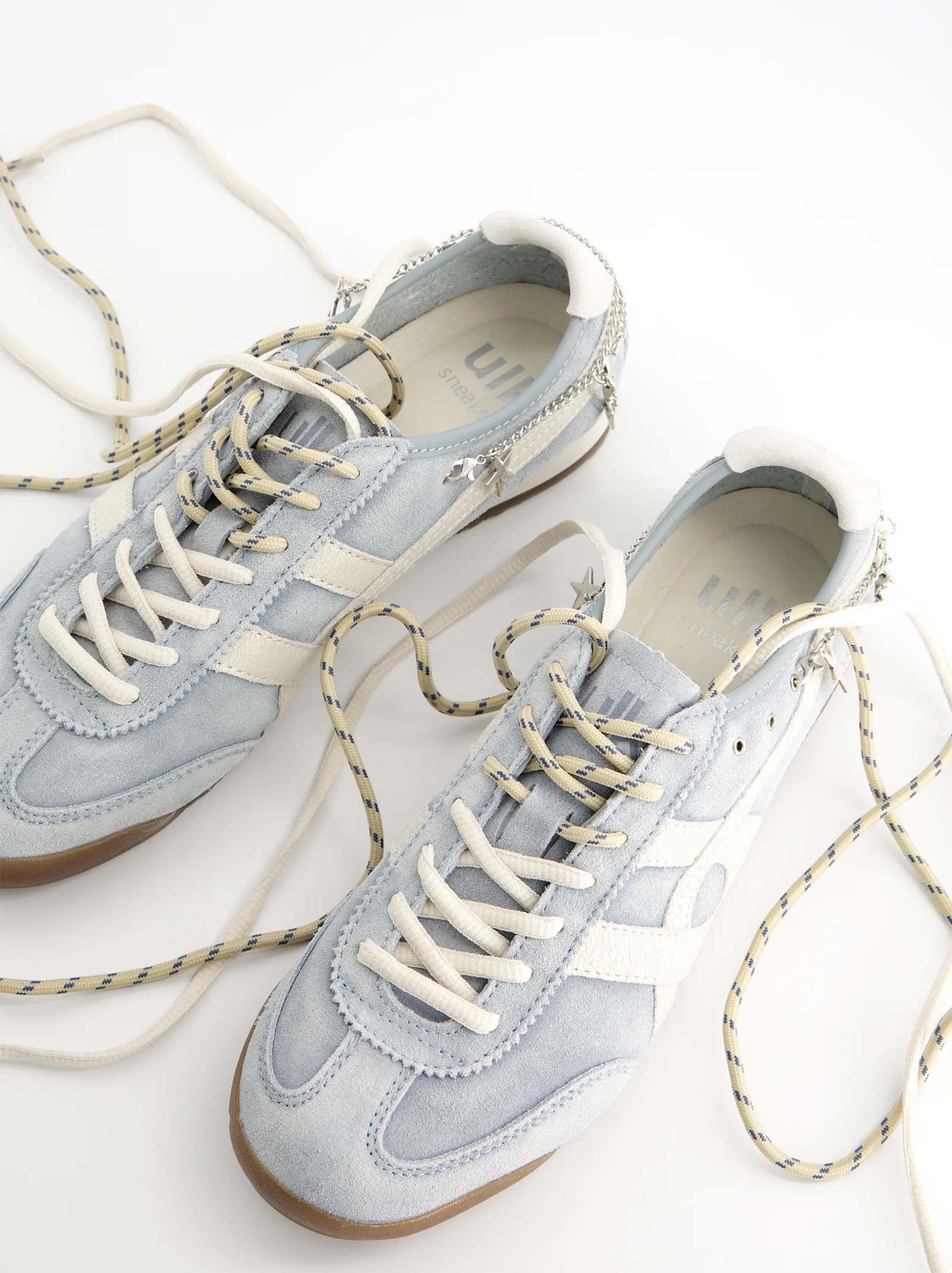 Zapatillas azules de ante vintage con charms - Onix - Image 3