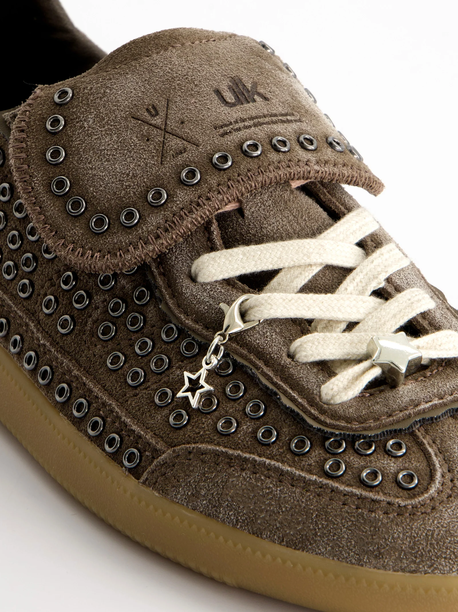 Zapatillas de piel con ojales metálicos - Chile - Image 4