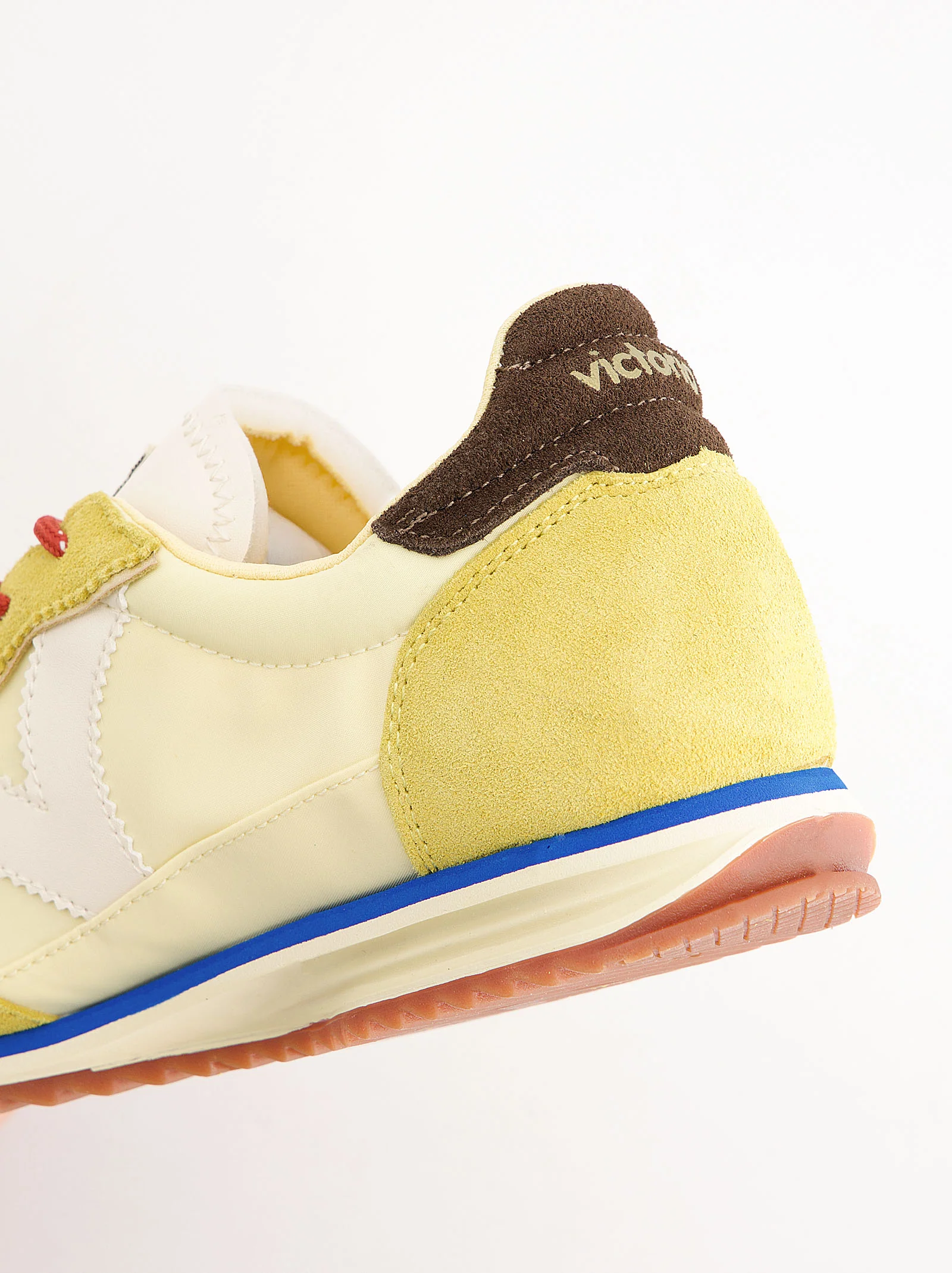 Zapatillas deportivas retro detalles ante - Victoria Saturno - Image 3