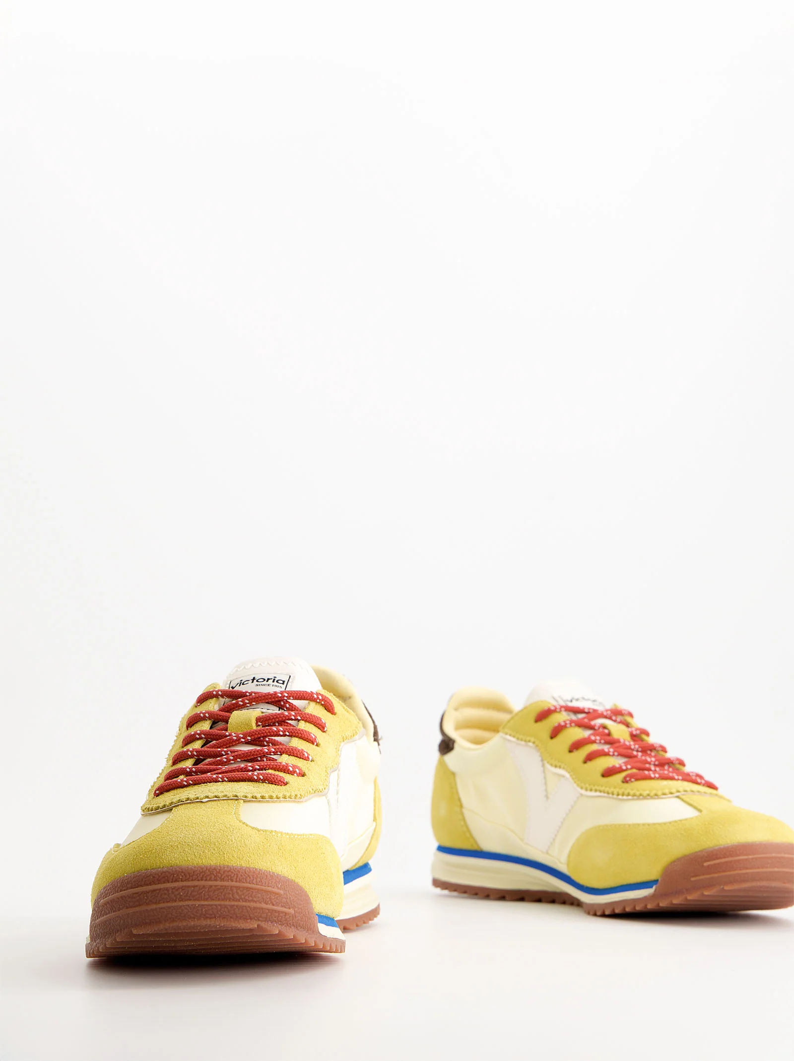 Zapatillas deportivas retro detalles ante - Victoria Saturno - Image 5