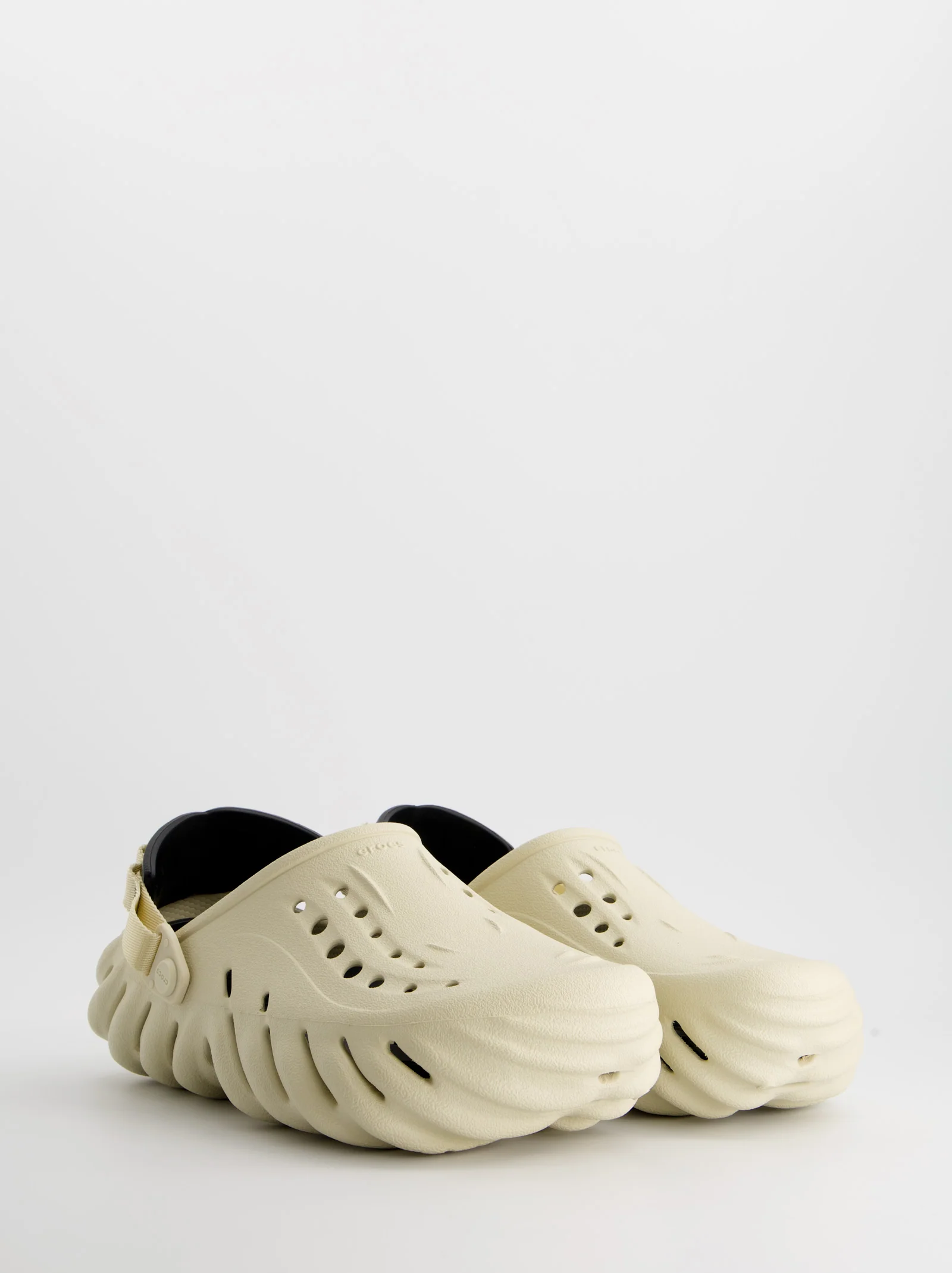Zuecos de goma transpirables con correas de talón - Crocs Echo - Image 3
