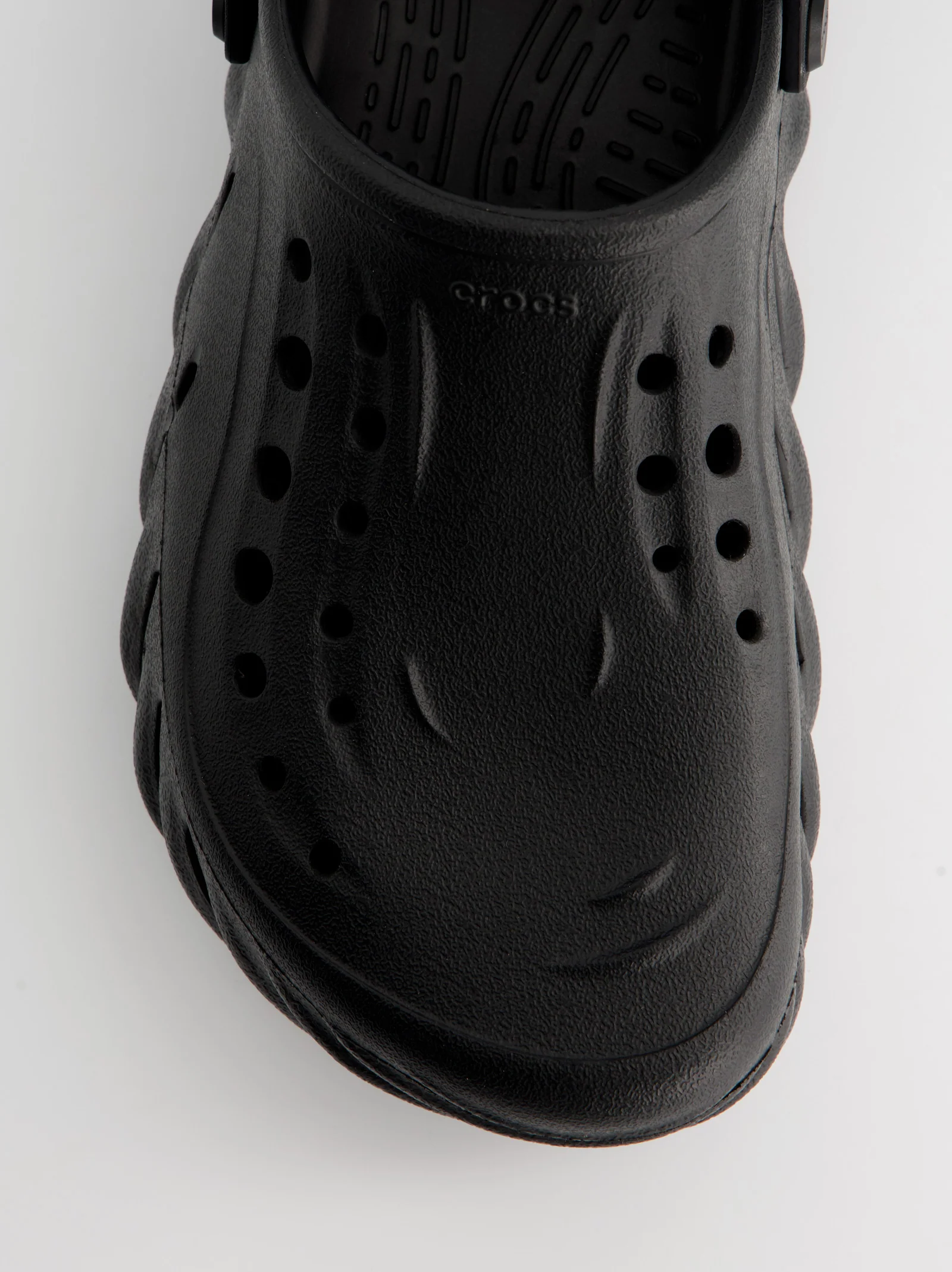 Zuecos de goma transpirables con correas de talón - Crocs Echo - Image 4
